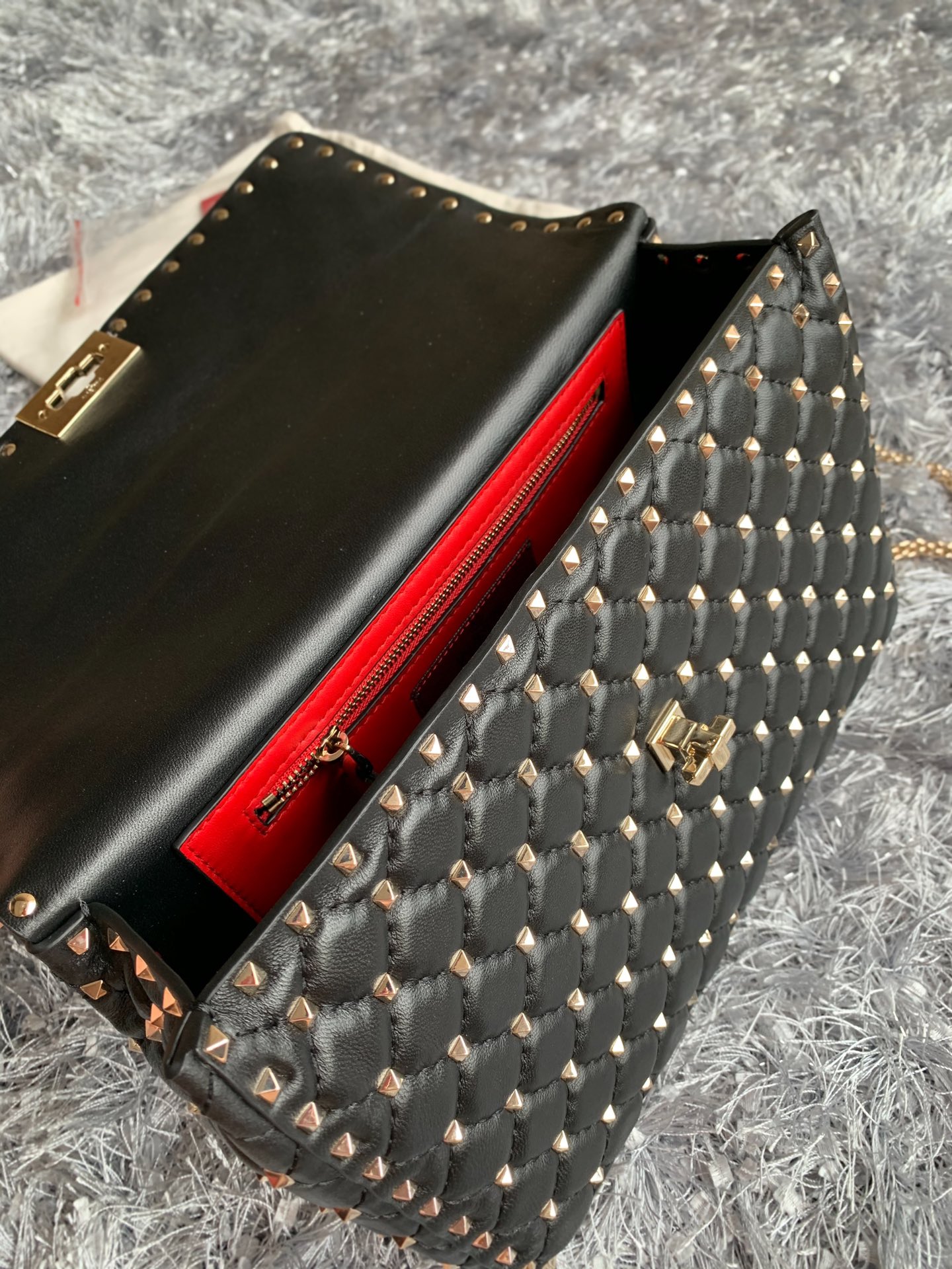 Valentino Garavani Rockstud Spike Big Chain Bag in Black Supple Lambskin Nappa